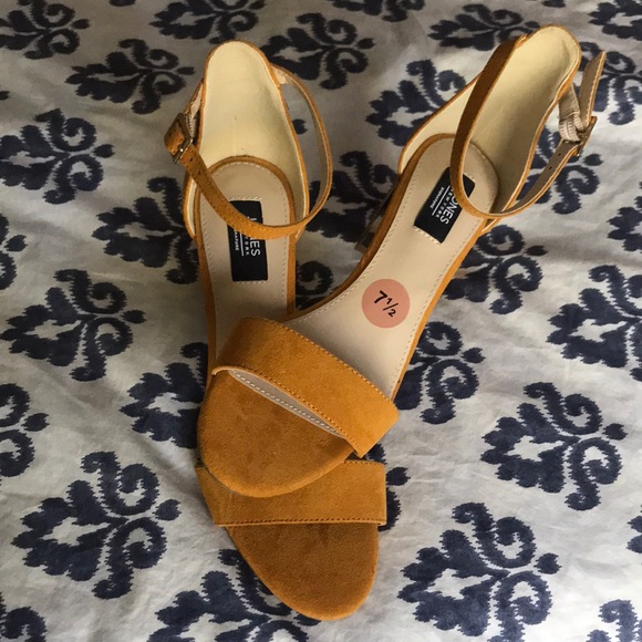 Jones New York Mustard block heel - Picture 1 of 3